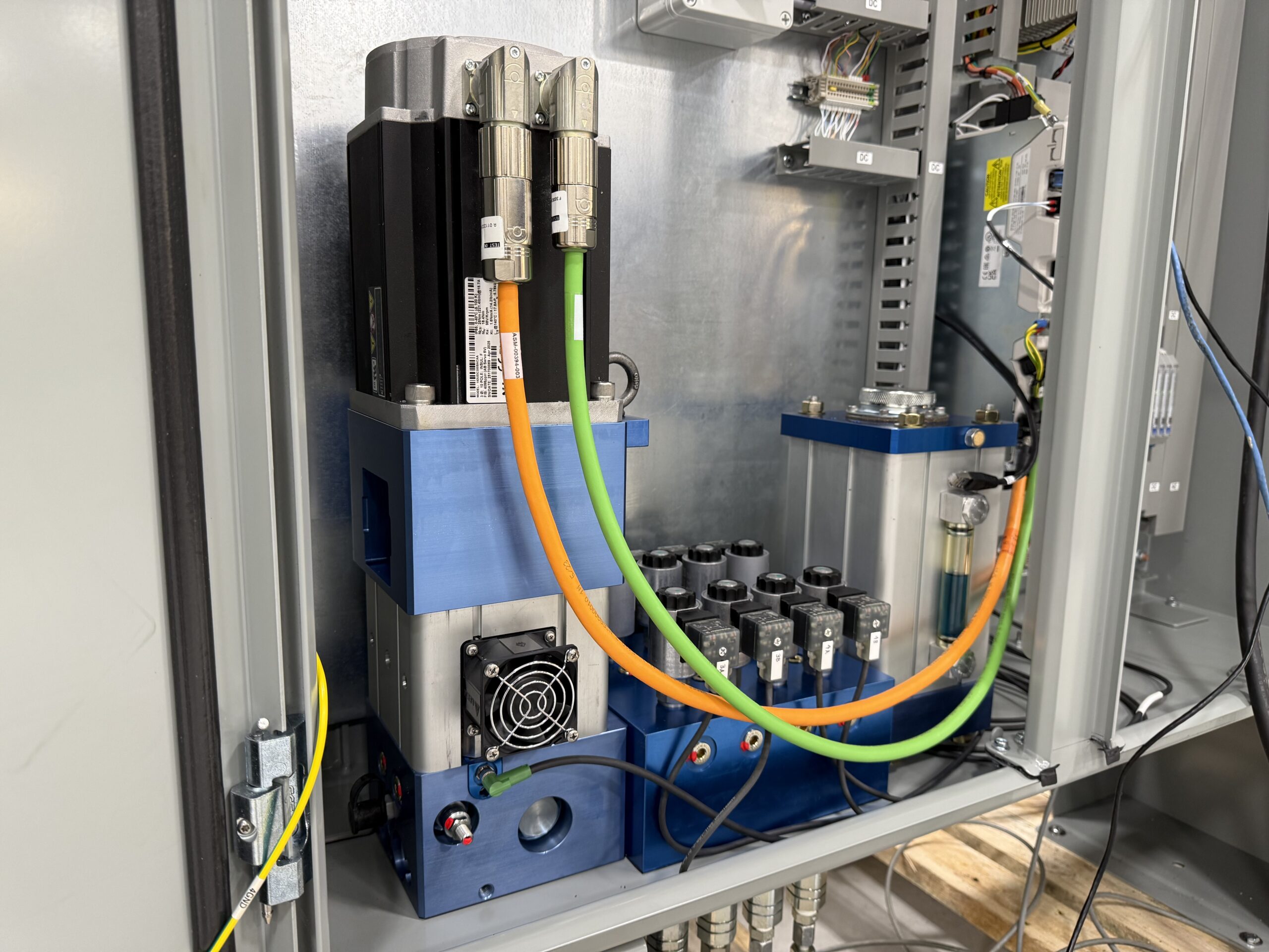 AUTOMATING SEQUENTIAL OIL & GAS VALVE CONTROL WITH A MULTI-PORT SERVO POWER UNIT
